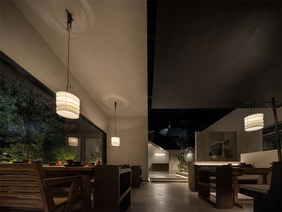 庭院景观化用餐 共炉火锅店装修设计(图6) 庭院景观化用餐 共炉火锅店装修设计(图6)