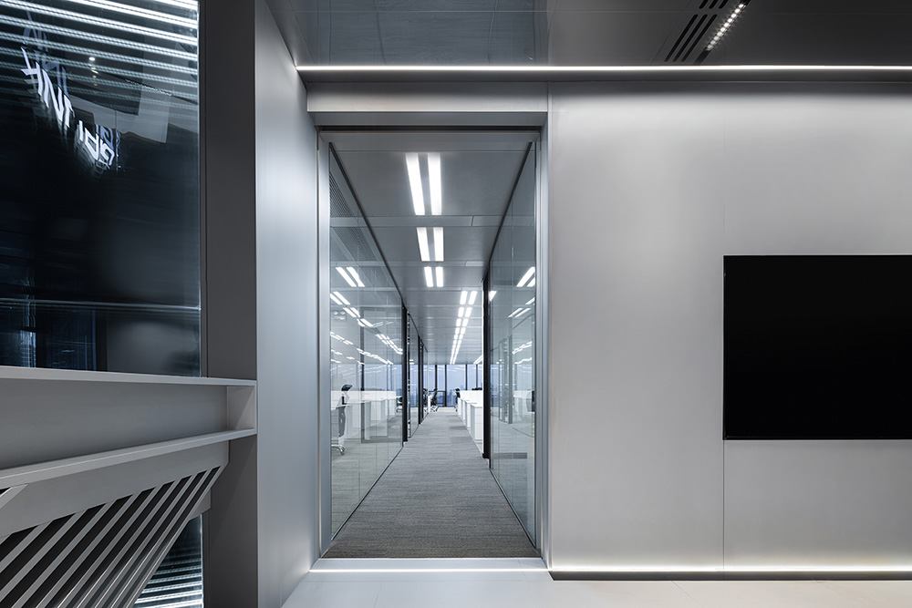 黑白视界 GPUNK哥朋科技办公设计案例(图10) 10.jpg