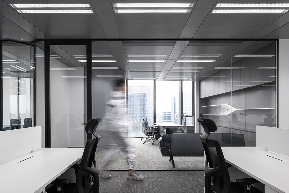 黑白视界 GPUNK哥朋科技办公设计案例(图13) 13.jpg